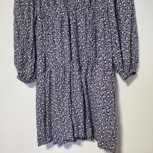 Old Navy Ditsy Floral Poet Swing Dress - Picture 5 of 7